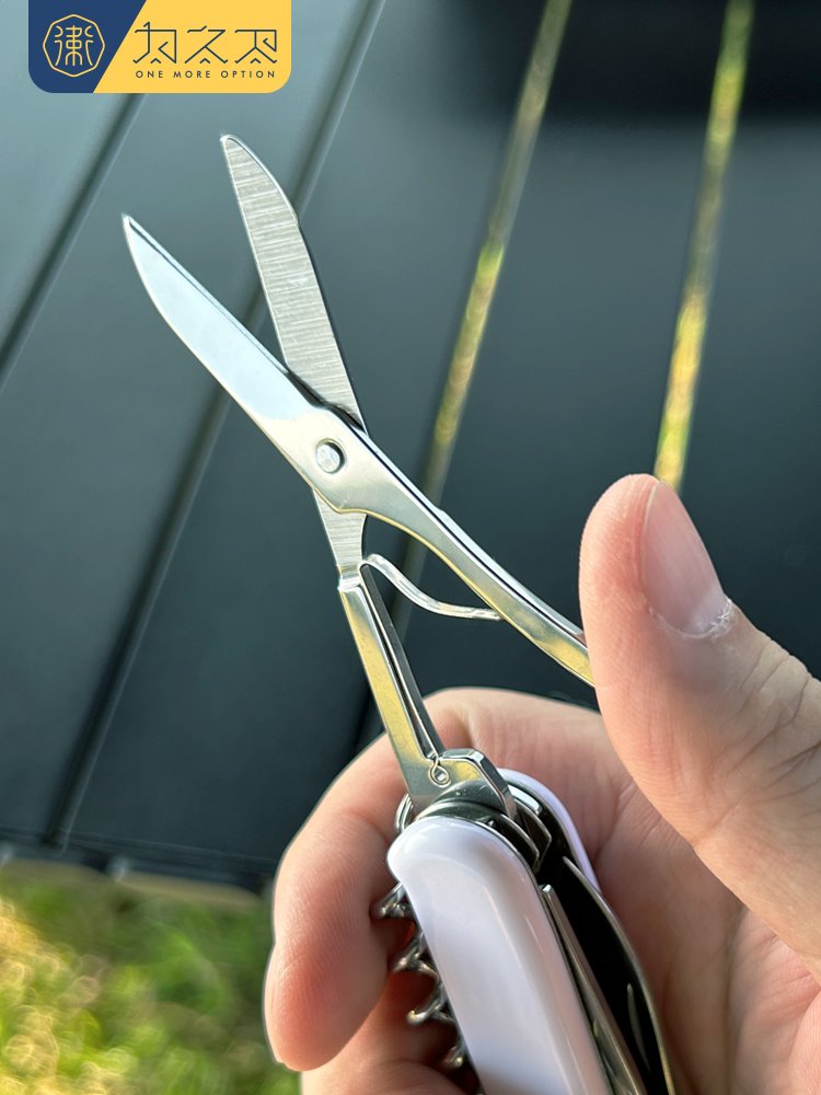 A multi-purpose folding knife to protect the outside world