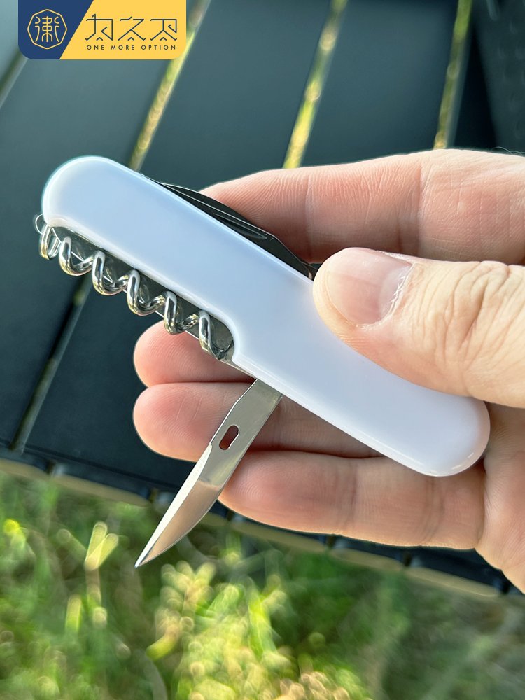 A multi-purpose folding knife to protect the outside world