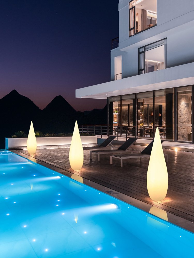 Lighted water drops on the ground, solar-air light, camp lights, red lawn lights on the waterproof network, outdoor street lights