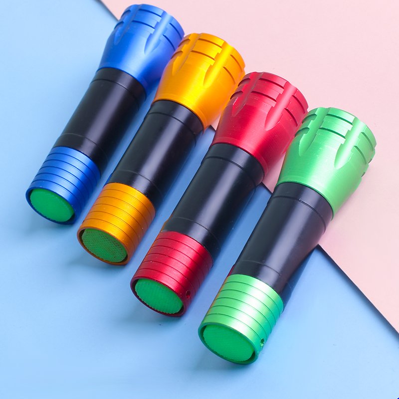 A light flashlight with a 5-battery, home-based student dormitory to climb the mountain for a long night