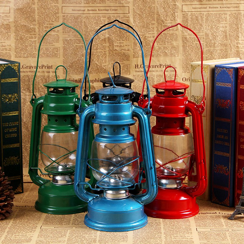 Decoration set for the old kerosene lamp and the old horse light camper