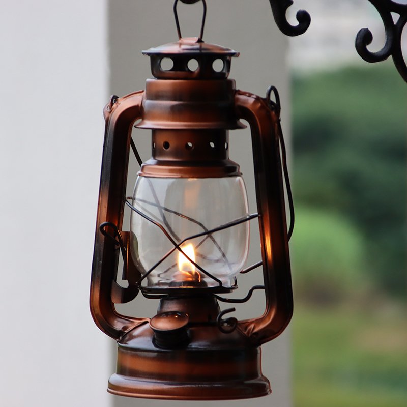 Decoration set for the old kerosene lamp and the old horse light camper