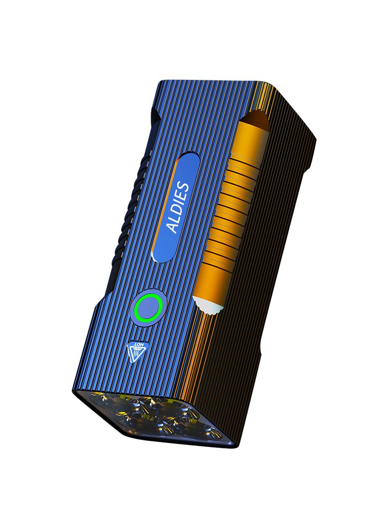 12,000 LUMINOUS FLASH FLASHLIGHTS ARE OVERLIGHTED AND EJECTED WITH AN OUTDOOR MINE LAMP LED