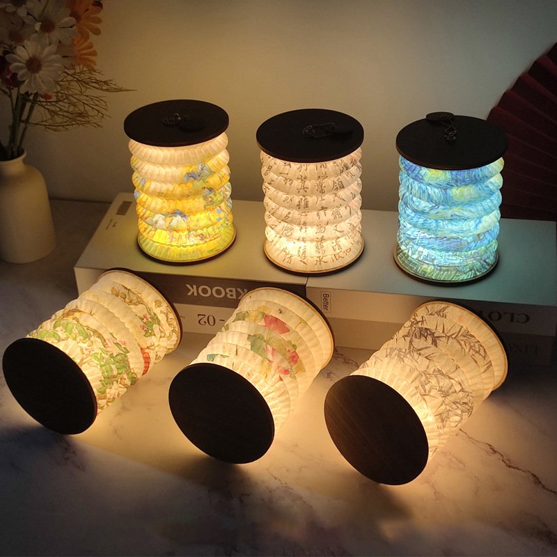 THE LED LANTERN IN THE COUNTRY'S CHONGYANG OUTDOOR LIGHT IS RECHARGED WITH A HAND-HELD RETRO-GUMA LANTERN