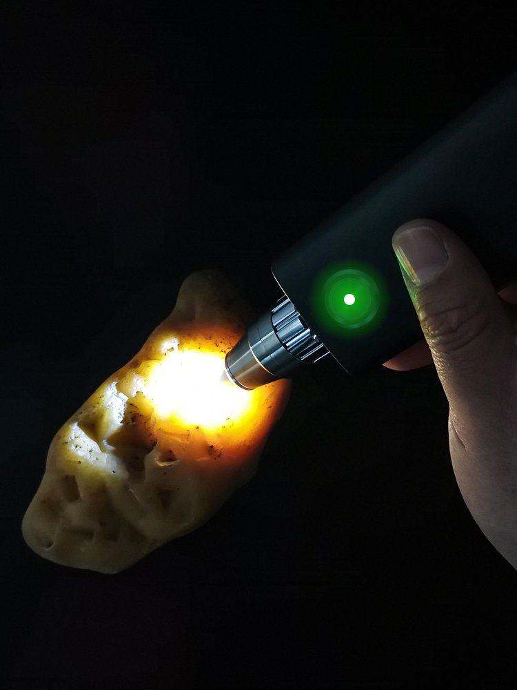 Zipper light is for the identification of jade torches