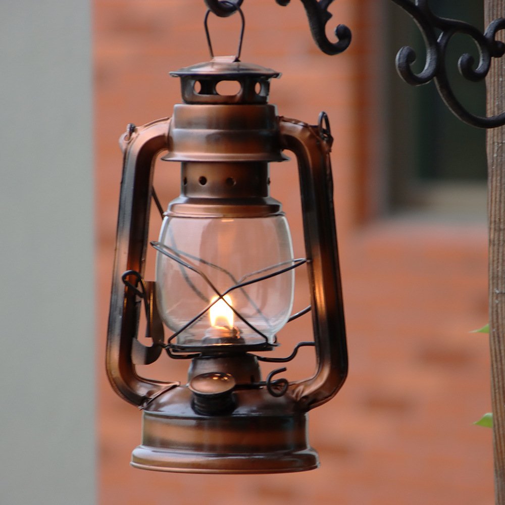 Old old old-fashioned hand-held kerosene lanterns, old-fashioned rural creative camping