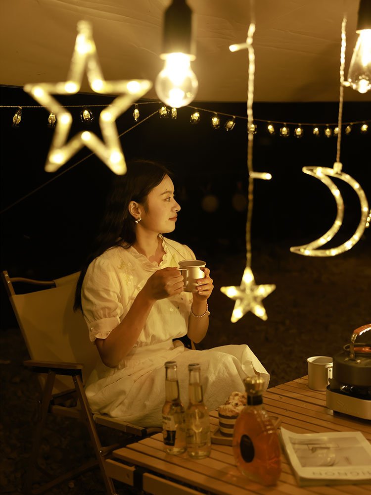 THE CITY'S OUTDOOR CAMPING LIGHTS ARE IN THE AIR, AND THE LED CAMPING TENT DECORATED WITH A LONG-TERM L
