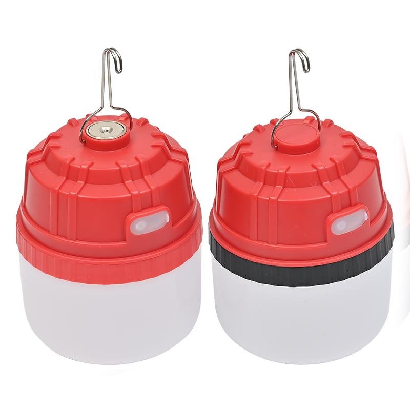 Emergency light outagers use long-carrying outdoor recharge lighting to overlight the camping tent lights on the beach
