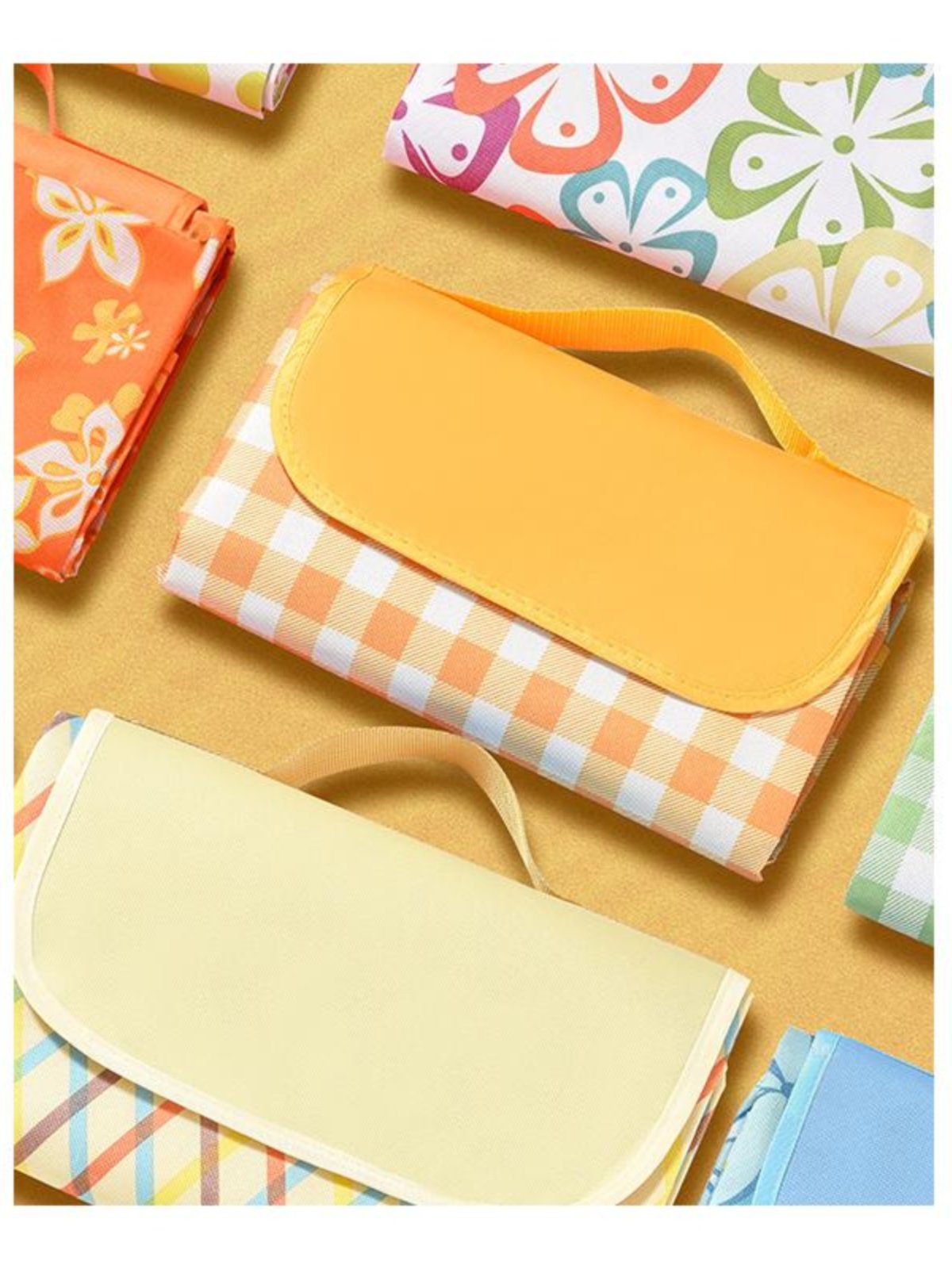 A picnic pad for a damp-proof outdoor camping, with waterproof and well-oiled field field courtesies