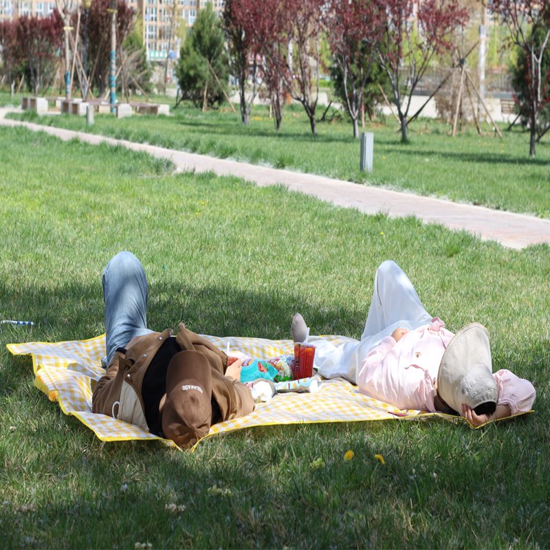 A picnic mat outside of the house and a picnic pad with three floors of picnic cloth and a thick camping pad for the tourist pad