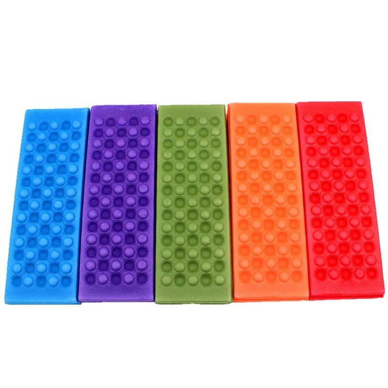 AN OPEN-DOOR SEATING PAD, A FOUR-FOLD FOLDED FOAM PAD, A COOLER-PROOF, AND A PICNIC FART