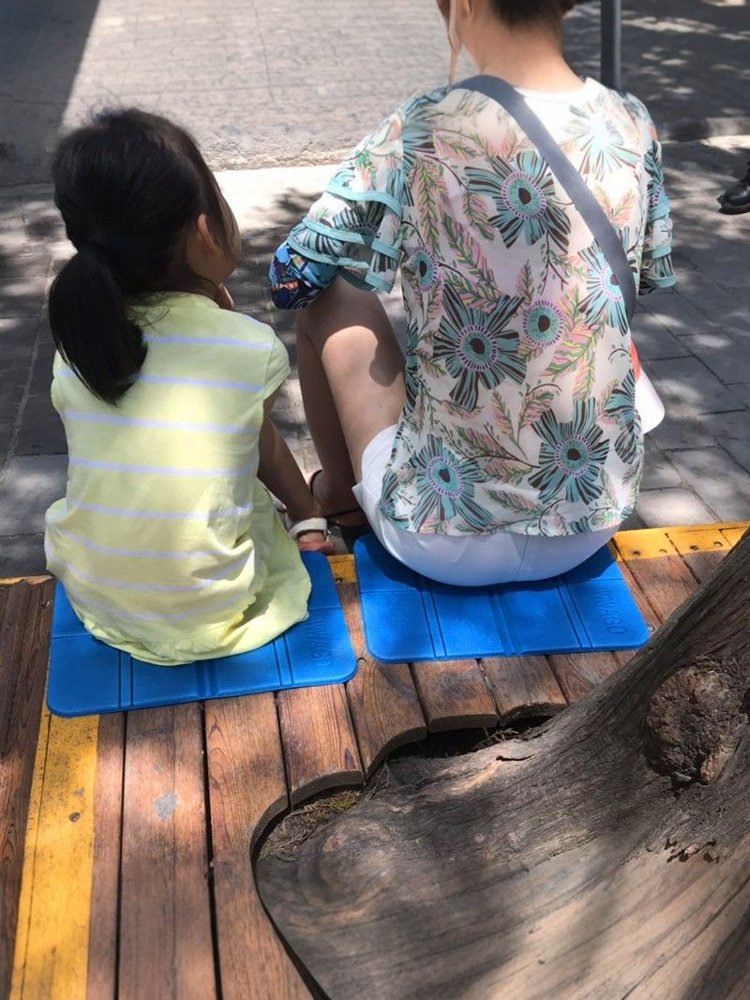 An outdoor folding seating pad will be accompanied by an open-dwelling, water-resistant seat camp with a thicker seating pad