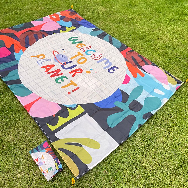 Folding of picnic mats so light that you can travel out on the beach and make camp cushions against sand