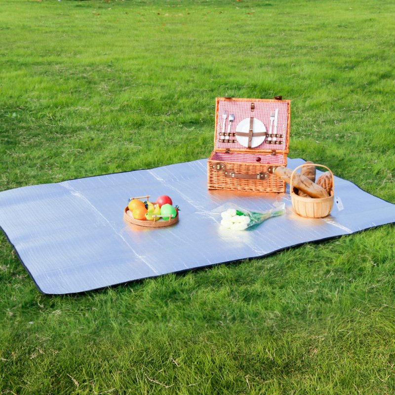 Two-faced aluminum membrane insulation, multi-person beach picnic tent mat, outdoor camp