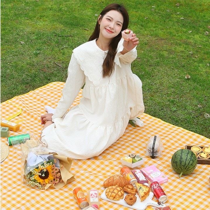 A hot-tide and thick outdoor camping can be used to fold picnic sheets