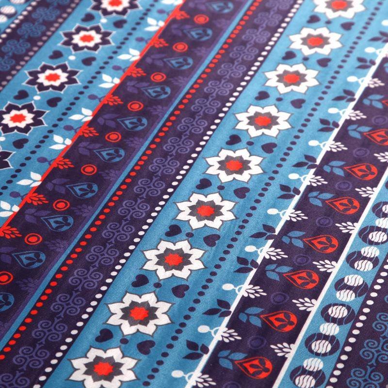 Tent camping pads with thick picnic pads and a damp-coated lawn mat and water-coated picnic cloth