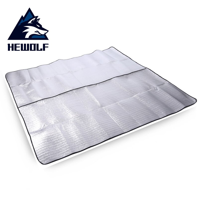 A pedestal, aluminum membrane mat, a new out-of-house picnic mat, a camping tent, aluminum