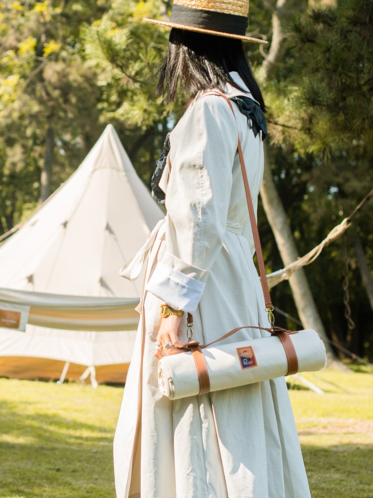 Naturehike Movin' X Penfield's joint canvas picnic mat will carry the outdoor picnic pad