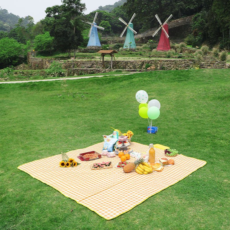 A picnic pad, a damp-proof outhouse tent camping, with water-resistant, well-boiled, field-based lawn-spreading mattresses