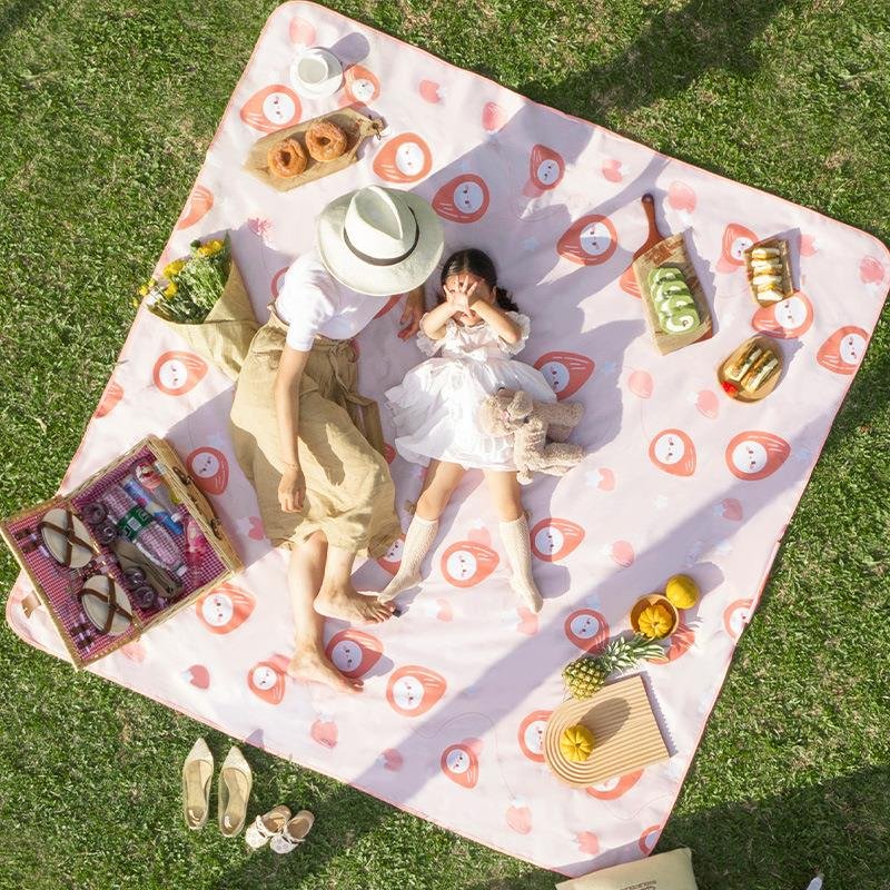 A picnic mat with a thick waterproof picnic camper