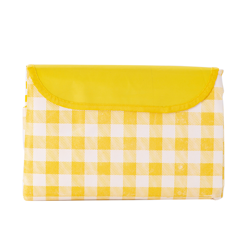 A picnic mat with a thick outdoor picnic, waterproof, and a spring field trip can fold the picnic cloth