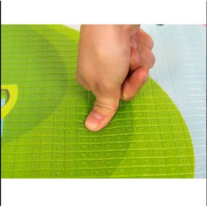 outdoor flood-proofing pads with large tented picnic mats and field sleeping mats folded ins wind camp