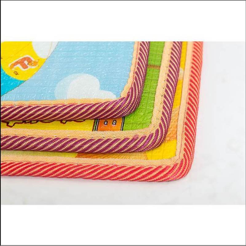outdoor flood-proofing pads with large tented picnic mats and field sleeping mats folded ins wind camp