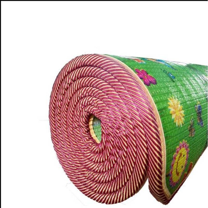 outdoor flood-proofing pads with large tented picnic mats and field sleeping mats folded ins wind camp