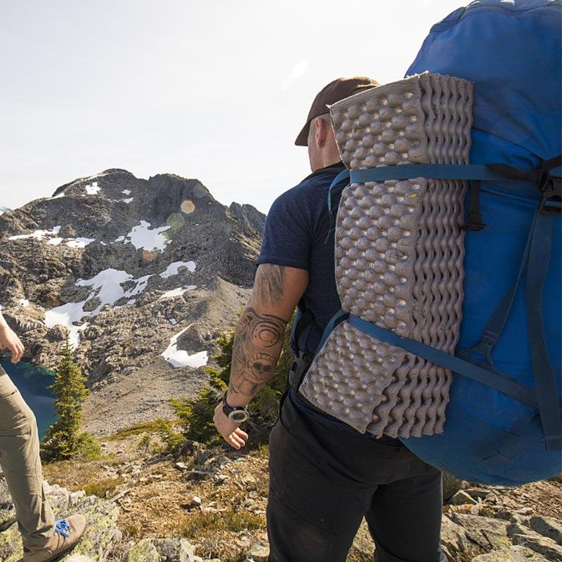 Camping tents, sleeping mattresses, aluminum plumbs, damp pads for a single man and a big nap pad for a picnic