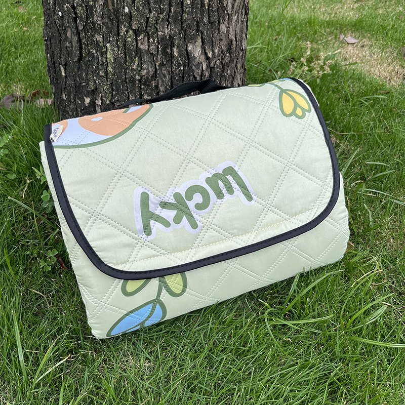 Damp-proof picnic mats can be used to wash ultrasound lawn mats and camp outside of the beach