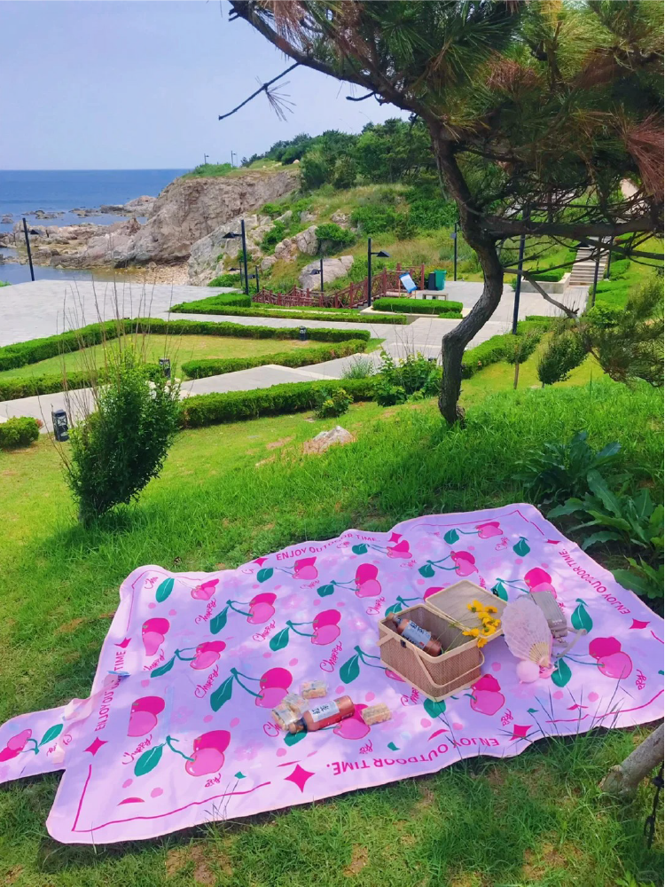 TTA SSUO ORIGINAL ECCENTRIC PICNIC PADS, AND DAMP-PROOF OUTDOORS, BEACH GRASS
