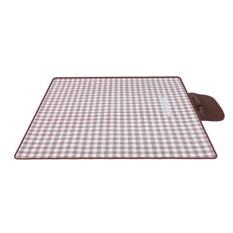 Outdoor picnic pads with water and portable outdoor picnic pads on the lawn and tidal beach