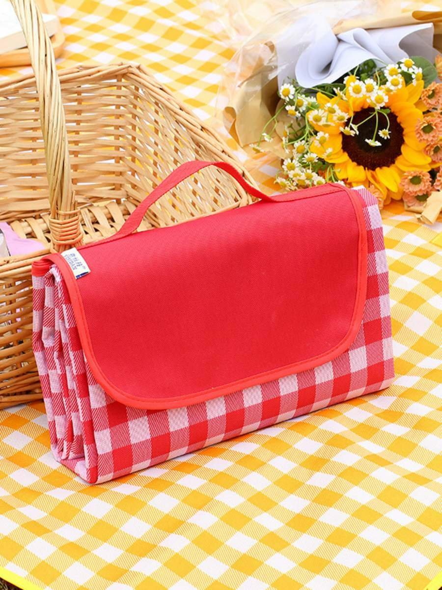 2024 tide-proof mats and a thick picnic-covered outdoors, with camping pads in a camping camping tent