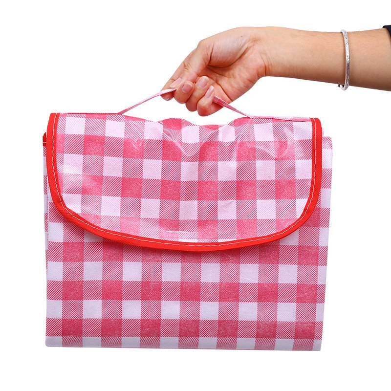 The outdoors picnic pads, the Oxford tarpaulins, can be folded with waterproof and tideproof