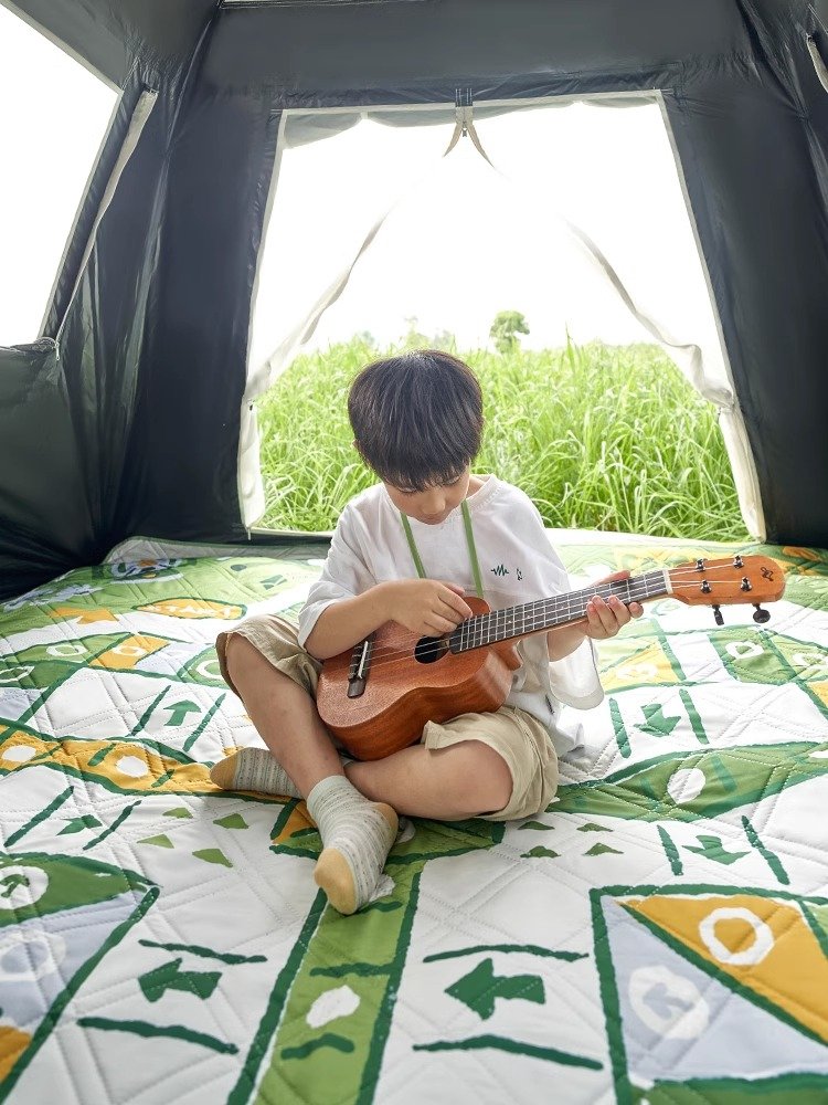 High-pitched picnic mats with thick outdoor camping tent pads for tide-proof children's game