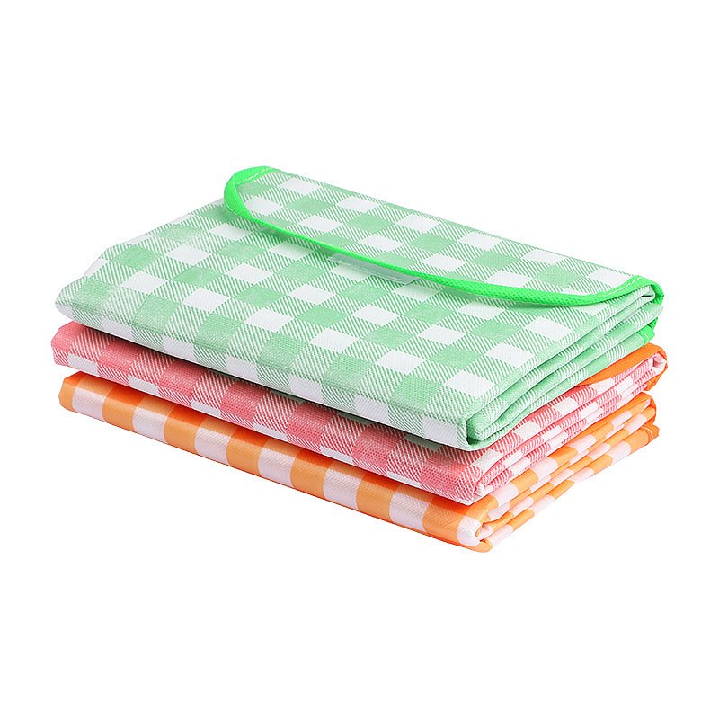 A picnic mat for outdoor waterproofing and unwieldy rags to fold the camping and camping picnic sheets