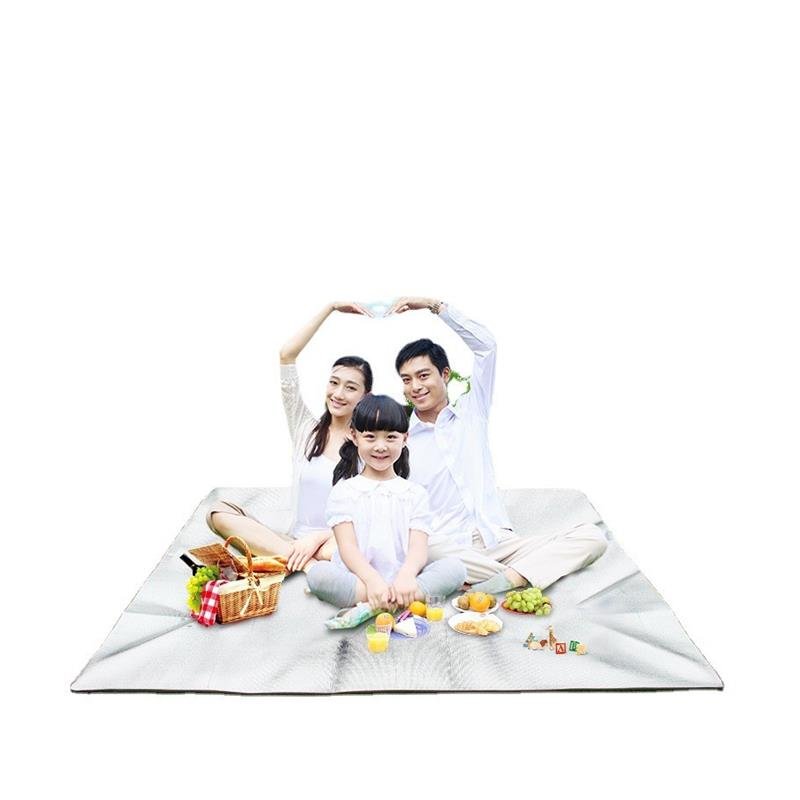 Two-faced aluminum-resistant outdoor camping tent, wet-painted out of the park, water-coated picnic mat