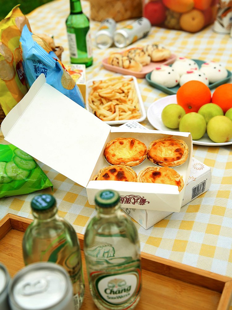 A picnic mat with a thick top of the music hysteria
