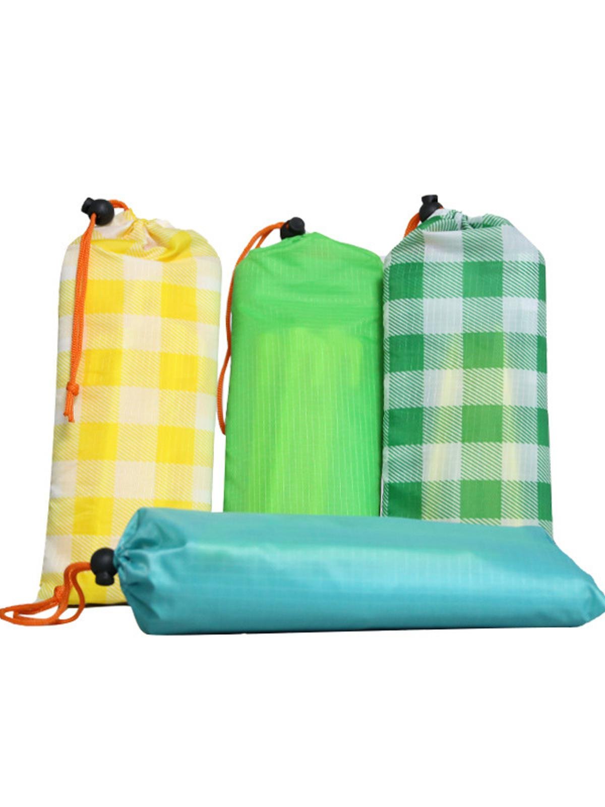Pocket picnic mats, spring picnics, outdoor cooking and tide-proof park camping tents on the beach