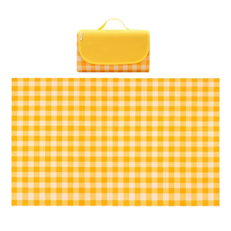 A picnic mat with a thick outdoor picnic, waterproof, and a spring field trip can fold the picnic cloth