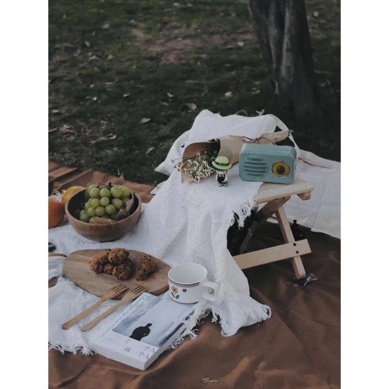A picnic mat against the tide-proof outdoor camping of the French picnic
