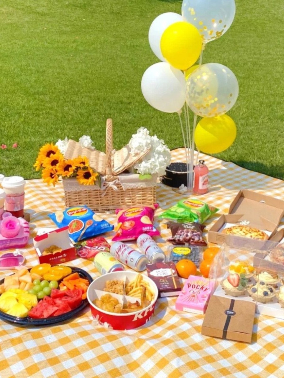 Outdoor damp pads and well-fed picnic pads camping on the water-protected lawn tents, with floor mats for indoor and outdoor beaches