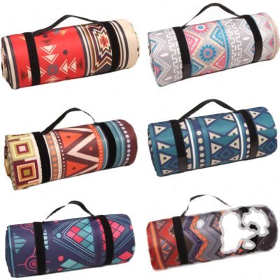 The outdoor picnic mats were customized to be thicker with a damp and damp and camping mattress