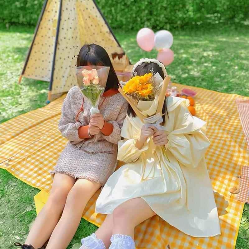 The picnic pads are hotter and camped, and the camp kitchens are waterproof. The beach mattress, the outdoor spring mattress