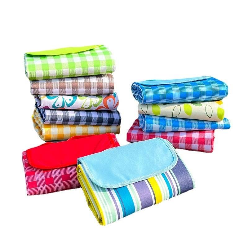 600D OXFORD PICNIC PADS FOLDED TO THE TIDE-PROOF PADS TO CARRY THE SPRING TENT MATS WITH THE WATER-PROOF BEACH MATS