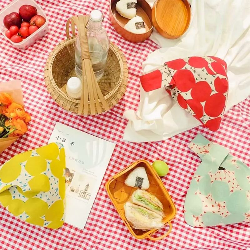 A picnic pad with a thick pad ultrasonic outside, and a field camping picnic cloth folds out