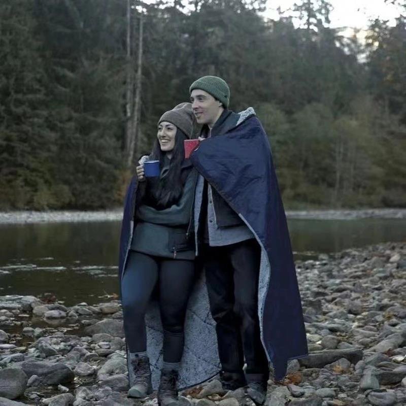 North American Monopoly! A simple rule! A camping mat for water-resistant blankets is a good sign