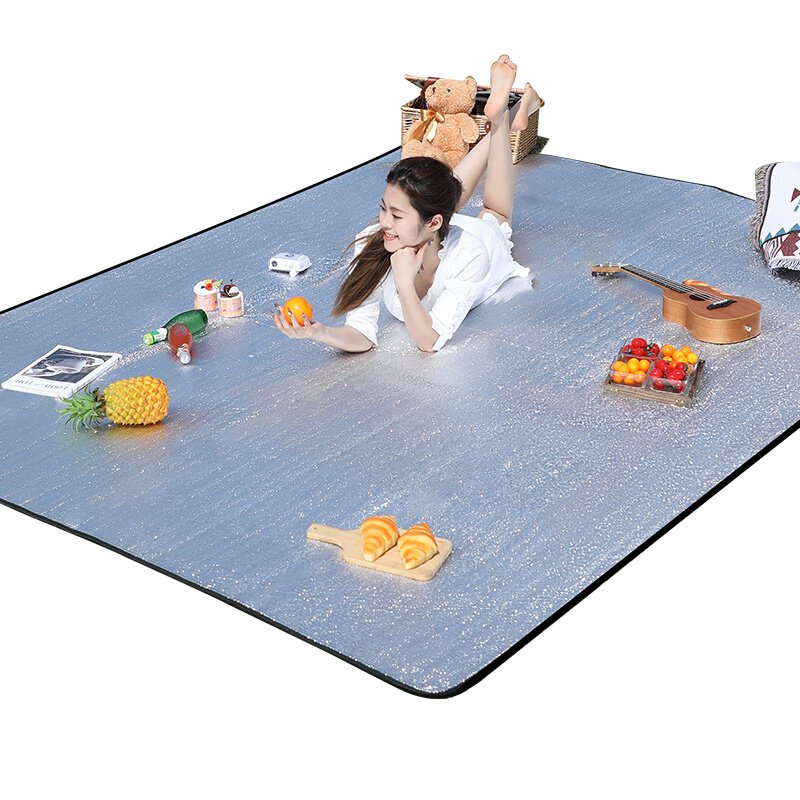 Tide-proof outdoor camping with thick tent pads, so we can fold the picnic mats with a pedestal of aluminum membranes
