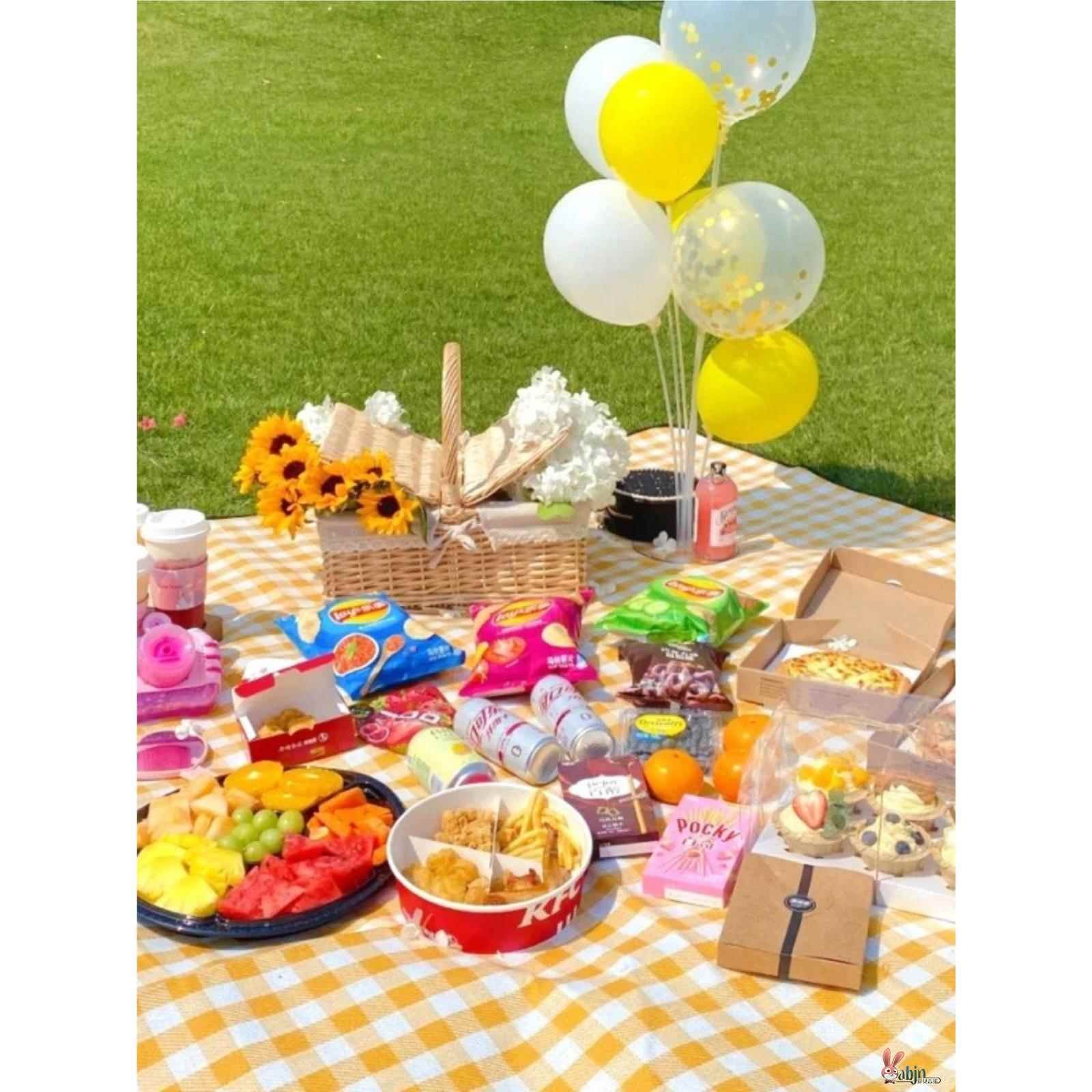Outdoor damp pads and well-fed picnic pads camping on the water-protected lawn tents, with floor mats for indoor and outdoor beaches