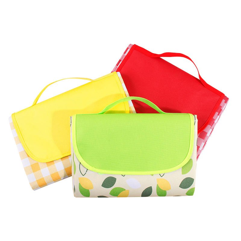 THE 600D OXFORD OUTDOOR PICNIC MAT FOLDS THE CAMP CAMPER'S DAMP PAD WITH A THICK CAMPER'S SPRING PAD